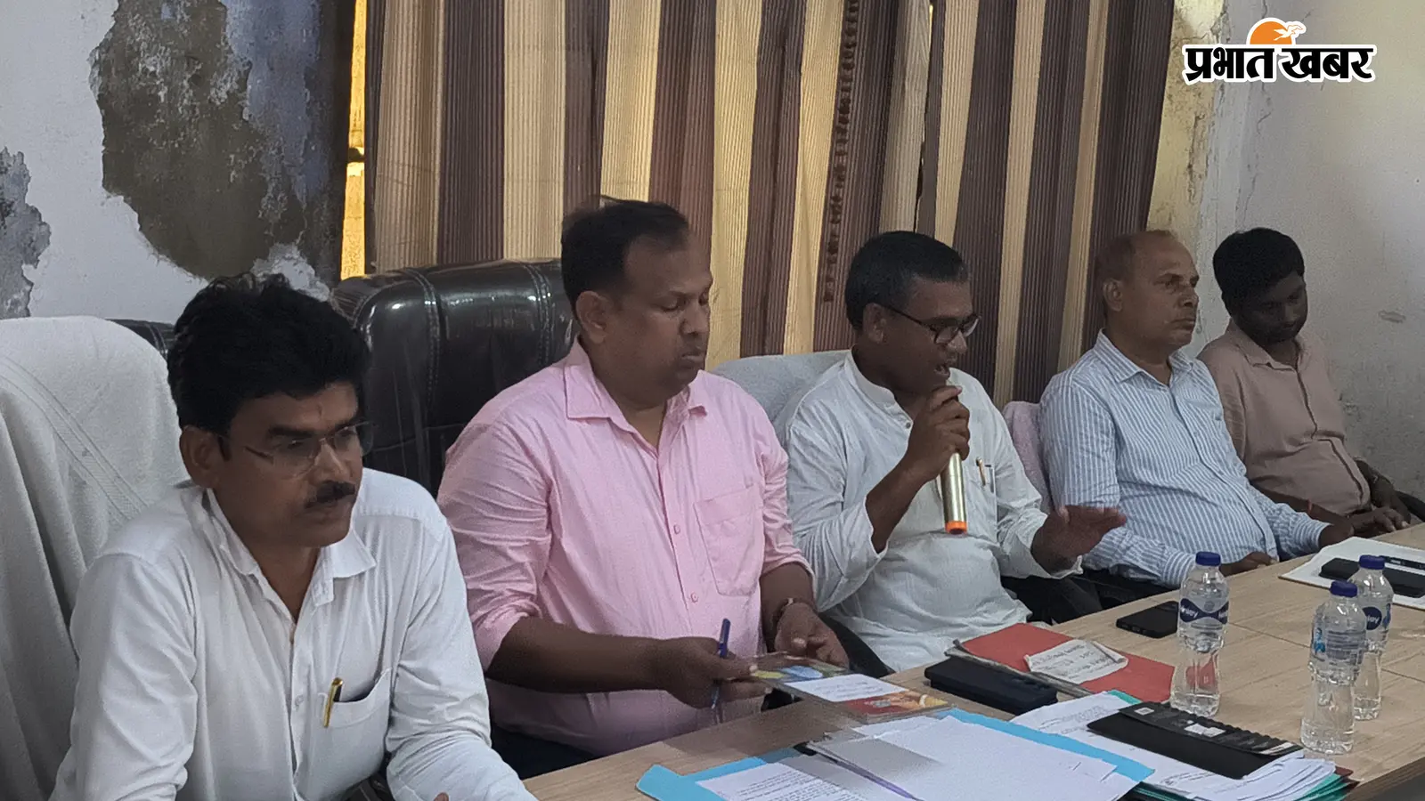 पटना: मखदुमपुर में बीस सूत्री समिति की बैठक, खाद की कालाबाजारी और राशन कार्ड का मुद्दा उठा