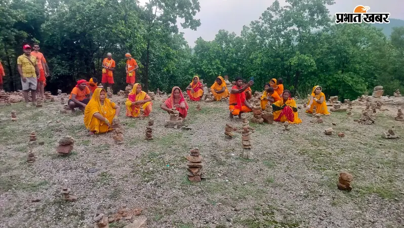 न दरवाजा, न छत... फिर भी अपना है ये घर, बाबा की राह में कांवरियों की अनोखी परंपरा