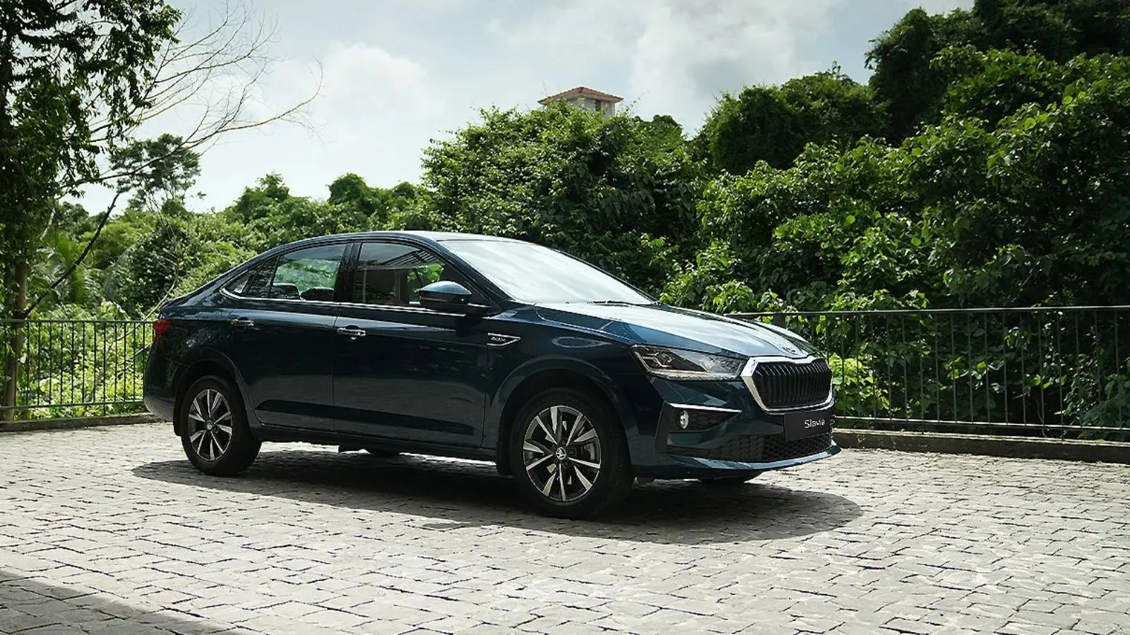 नई सेडान खरीदने का प्लान बना रहे हैं? जल्द लॉन्च होगी Tata और Skoda की 3 अफोर्डेबल कारें