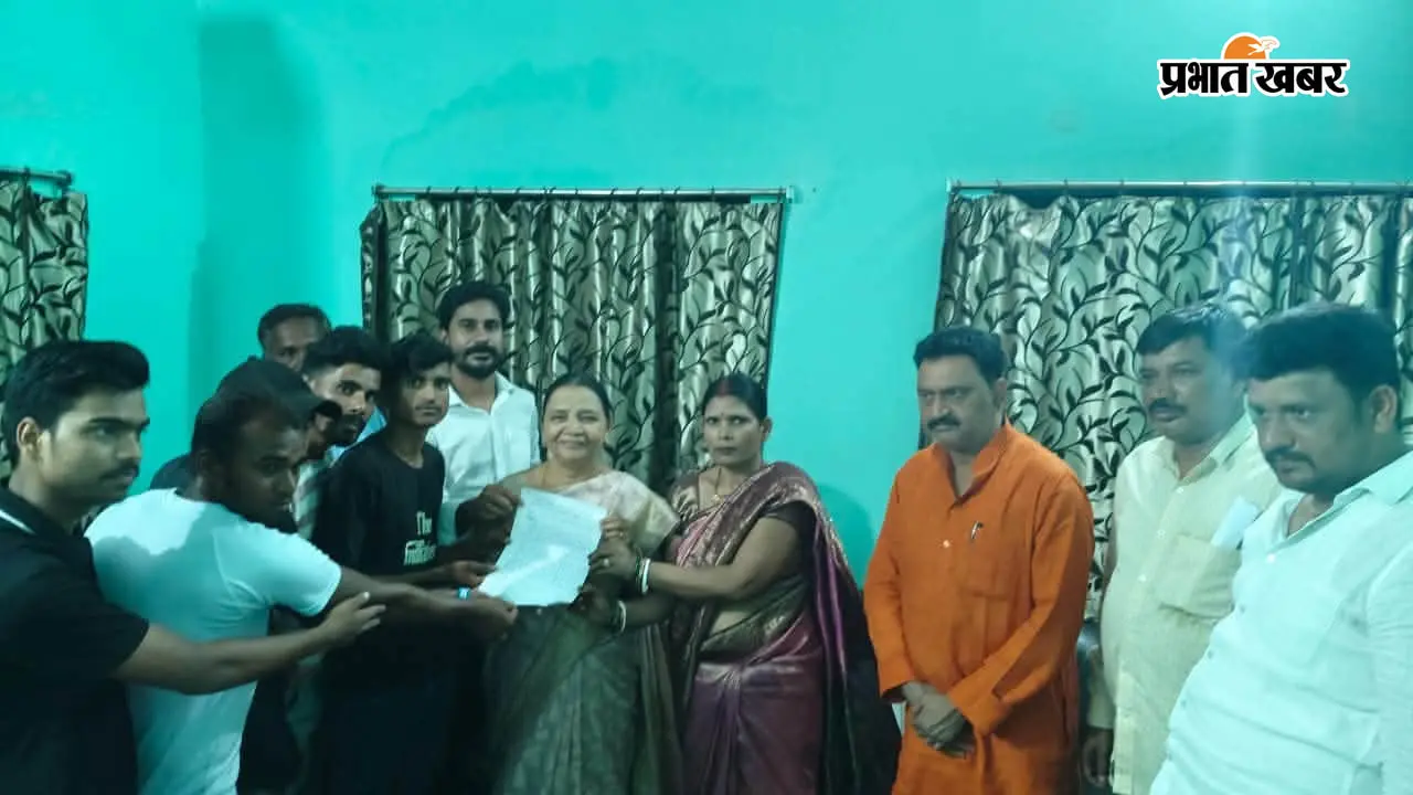 मेघनी गांव में सड़क निर्माण की मांग, विधायक को सौंपा ज्ञापन