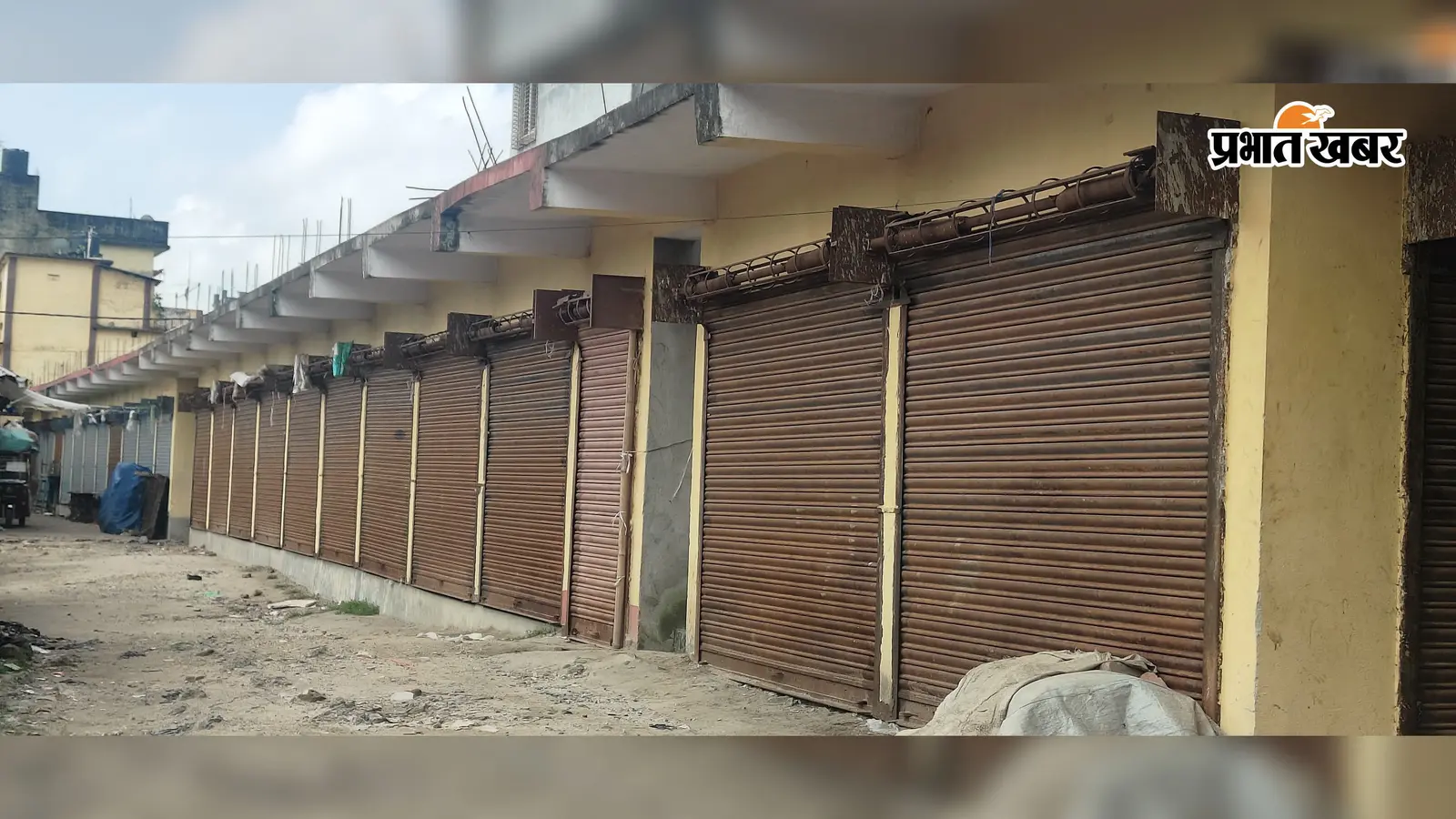 राजस्व हाट की दुकानों का आवंटन रद्द, आवेदकों ने पूछा- जमा ₹100 के पोस्टल ऑर्डर का पैसा कब मिलेगा वापस?
