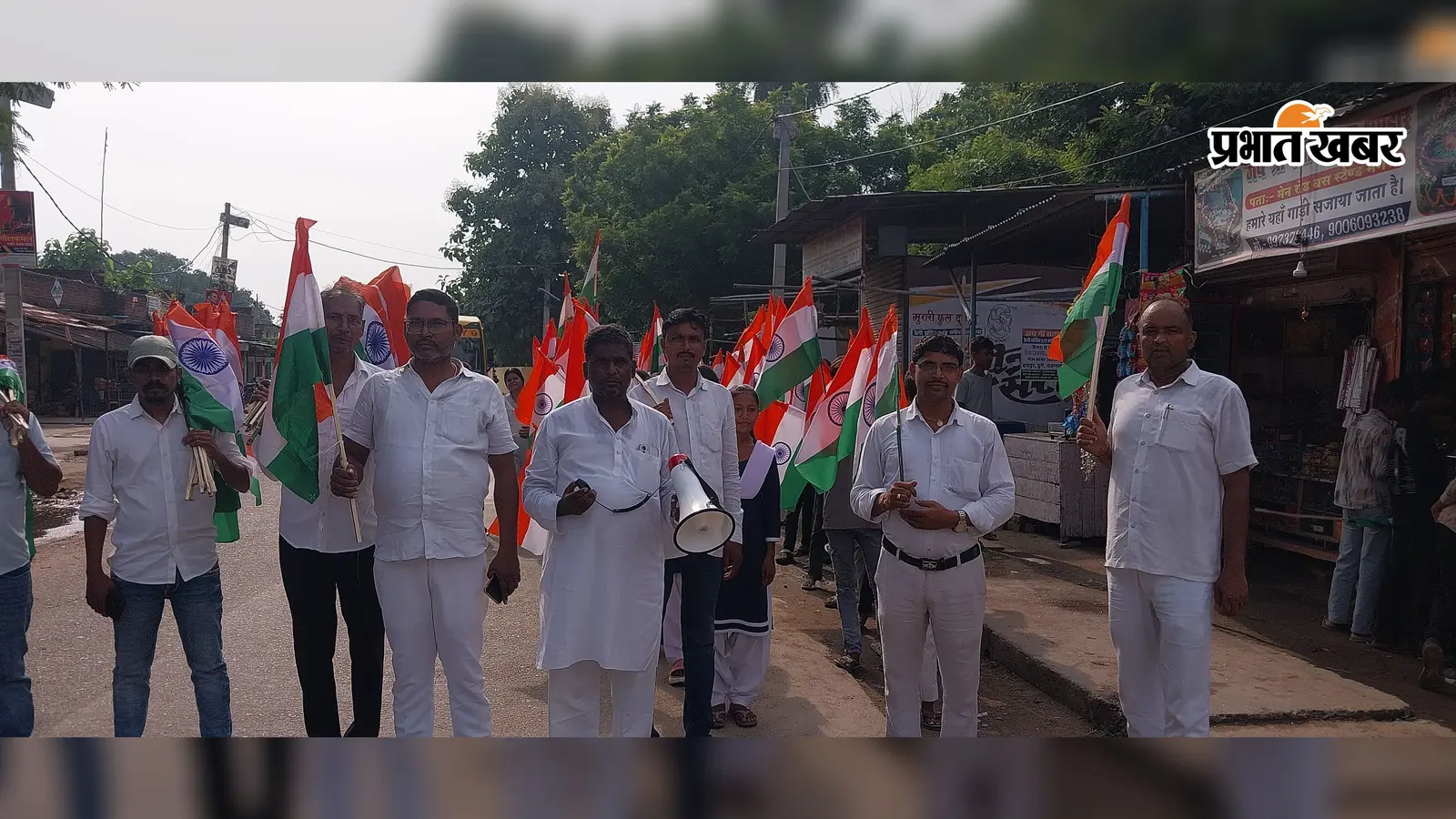 गया :डुमरिया में तिरंगे की शान में निकली भव्य यात्रा, सैकड़ों बच्चों ने लगाए देशभक्ति के नारे