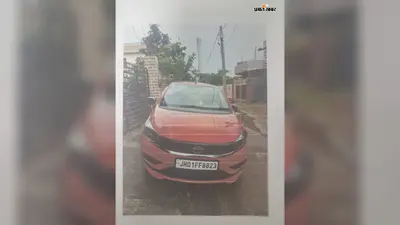 कार का नंबर स्कूटी पर लगाकर घूम रहा शख्स, मालिक को मिल रहे हेलमेट के चालान