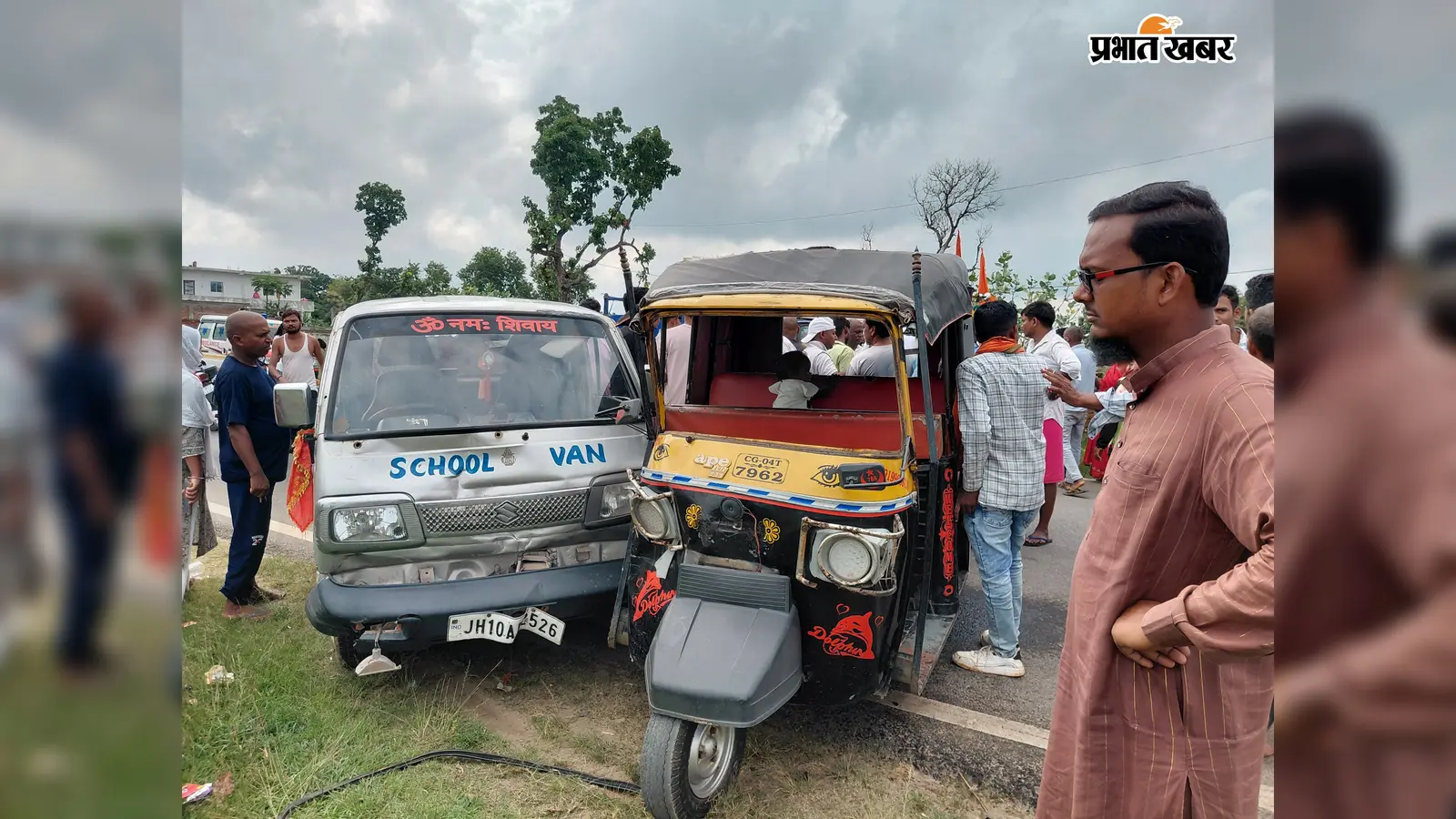 बिरनी में 3 वाहनों के बीच टक्कर, 2 स्कूली बच्चे घायल; पुलिस ने गाड़ियों को किया जब्त