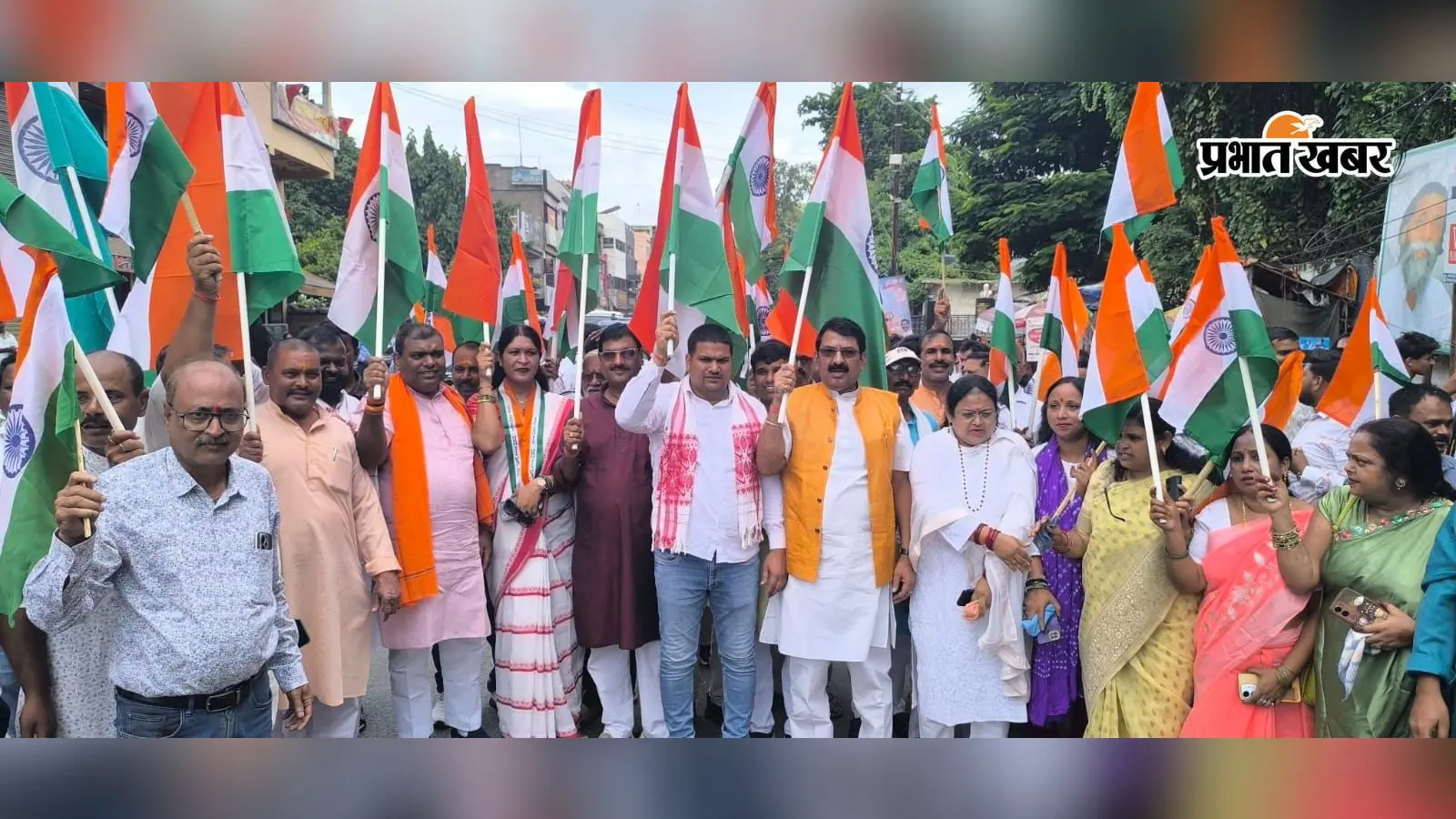 देशभक्ति के रंग में रंगा गिरिडीह, भाजपा ने निकाली तिरंगा यात्रा