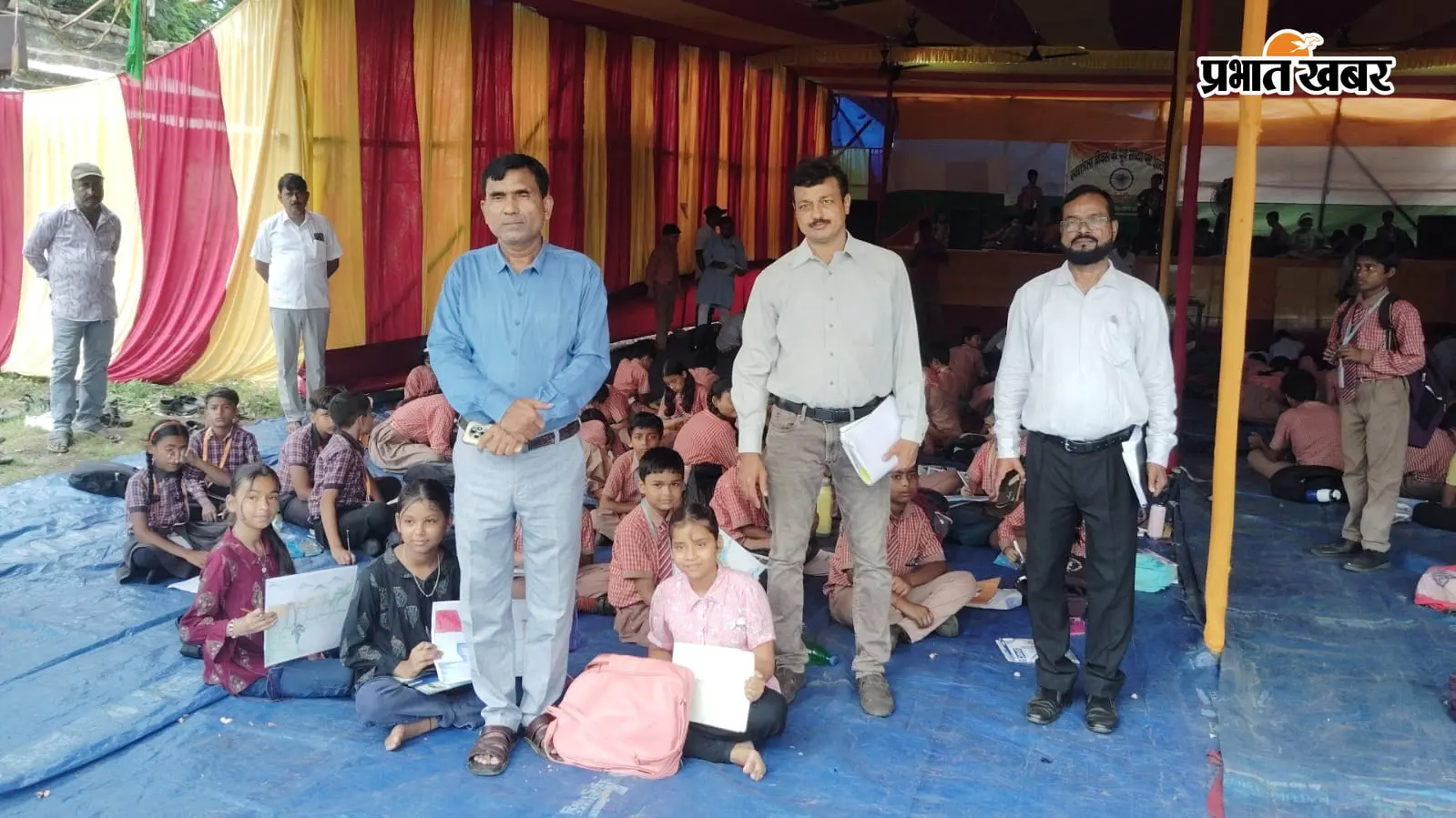 जामताड़ा में देशभक्ति का रंग: बच्चों ने चित्रकला में उकेरी आजादी की गाथा