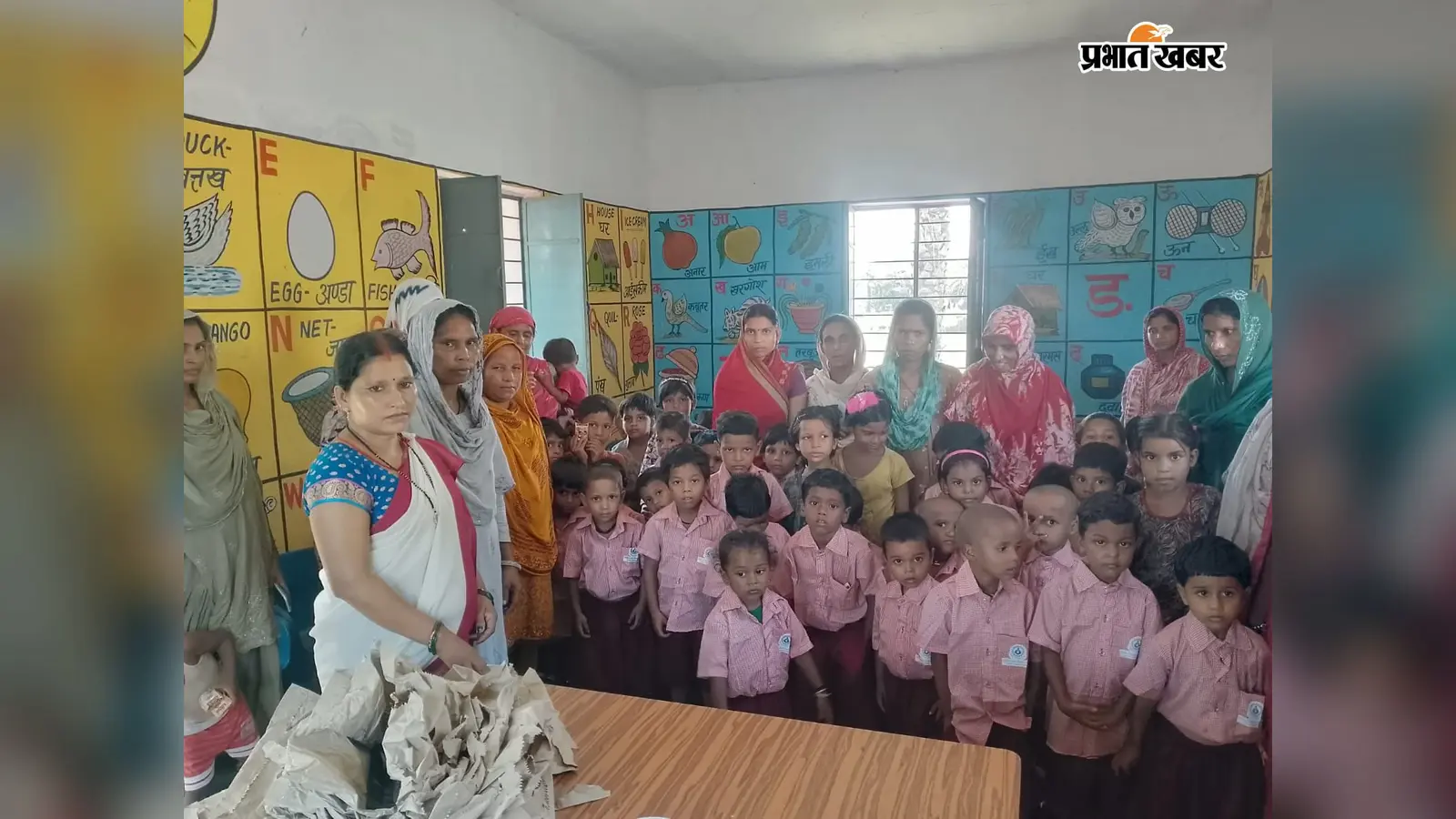 धोरैया के आंगनबाड़ी केंद्र में नौनिहालों को मिला नया ड्रेस, एक जैसी पोशाक में पढ़ेंगे बच्चे, अभिभावकों से खास अपील