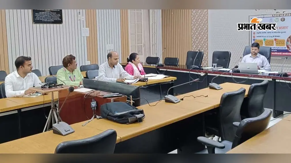 फुटपाथी दुकानदारों को पीएम स्वनिधि योजना का लाभ दिलाने में तेजी, डीएम ने बैंकों को दिए निर्देश