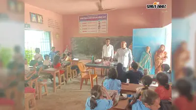 सारण के बनियापुर में सेवानिवृत्त प्रधानाध्यापक ने चलाया स्वच्छता अभियान, बच्चों को बांटा साबुन