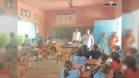 सारण के बनियापुर में सेवानिवृत्त प्रधानाध्यापक ने चलाया स्वच्छता अभियान, बच्चों को बांटा साबुन