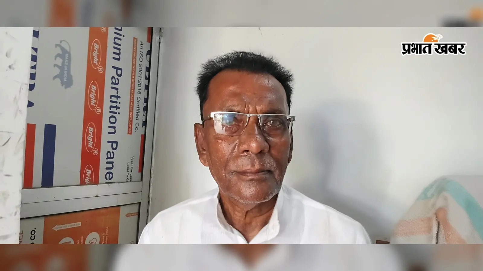 बांका के बाराहाट निर्वाचन कार्यालय में डाटा ऑपरेटर को लेकर बढ़ा विवाद, जनप्रतिनिधियों ने दी आंदोलन की चेतावनी