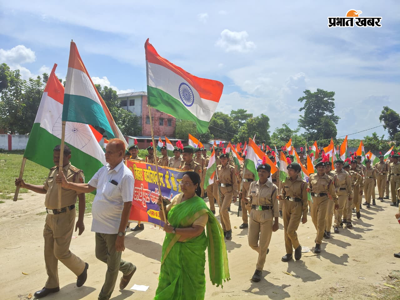 तिरंगा यात्रा में शामिल NCC के छात्र | Prabhat Khabar Network