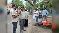 नगर निगम के सामने कचरा वाहन और बाइक में टक्कर, दो घायल