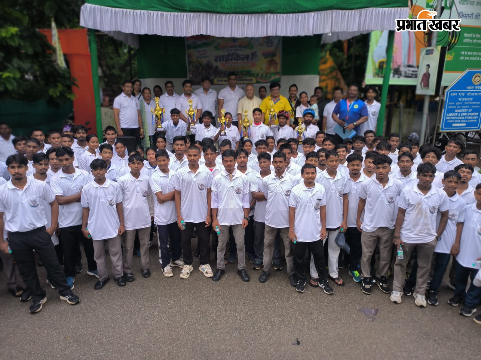 तसवीर 13सीबीएस 50: साइकिल रैली प्रतियोगिता में शामिल धावकतसवीर 13सीबीएस 51: प्रतियोगिता में शामिल युवक | Prabhat Khabar Network