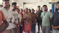 त्रिवेणीगंज कॉलेज में प्रैक्टिकल फीस को लेकर छात्रों का प्रदर्शन, प्राचार्य बोले- आरोप निराधार
