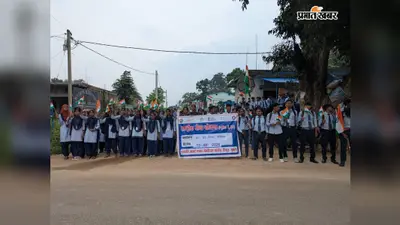 चैनपुर में निकली तिरंगा यात्रा, विद्यार्थियों ने लगाए देशभक्ति के नारे