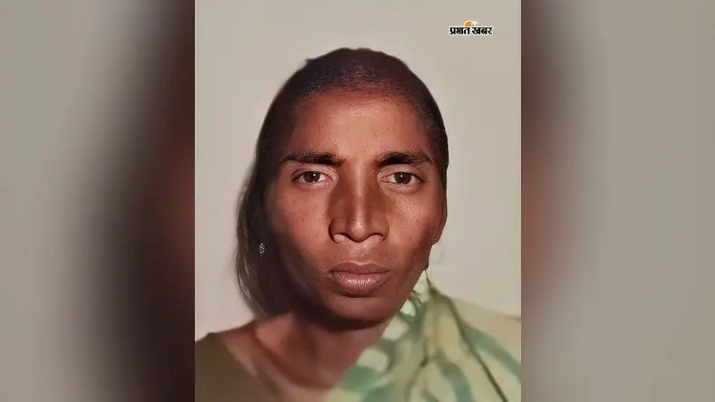 गोला में हाथी के हमले से महिला की मौत, मुआवजे के लिए शव लेकर वन विभाग कार्यालय पहुंचे ग्रामीण
