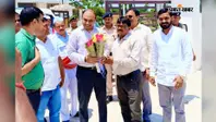 सब्जी उत्पादक सहकारी समिति का DM ने किया निरीक्षण, अध्यक्ष ने किया सम्मानित