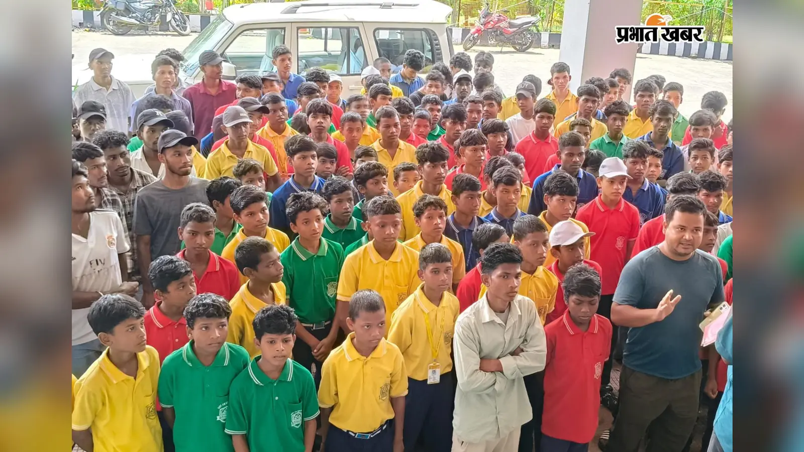 150 छात्रों के लिए दो शौचालय और दूषित पानी : स्कूल छात्रावास की बदहाली पर छात्रों में आक्रोश