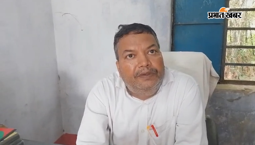 फोटो कैप्शन01- सोयाबीन की सब्जी में निकला कीड़ा फोटो कैप्शन 02-स्कूली बच्चों में रोष फोटो कैप्शन 03- प्रधानाध्यापक संजय मिश्रा | Prabhat Khabar Network