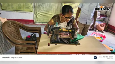 बांका के शंभुगंज में जीविका समूह की महिलाओं ने तैयार किए हजारों तिरंगे, स्कूलों में होंगे वितरित