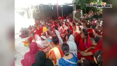मांगों के समर्थन में बरौनी परियोजना सीडीपीओ कार्यालय पर सेविका-सहायिकाओं का धरना