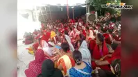 मांगों के समर्थन में बरौनी परियोजना सीडीपीओ कार्यालय पर सेविका-सहायिकाओं का धरना