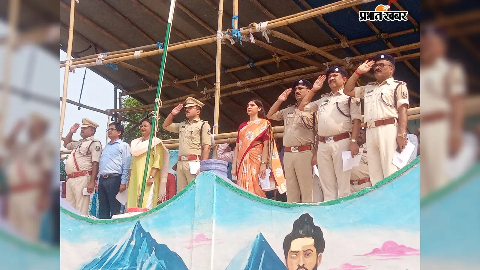 बक्सर: स्वतंत्रता दिवस की पूर्व संध्या पर किला मैदान में परेड का फुल ड्रेस रिहर्सल, DM सहिला और SP शुभम आर्य ने लिया जायजा