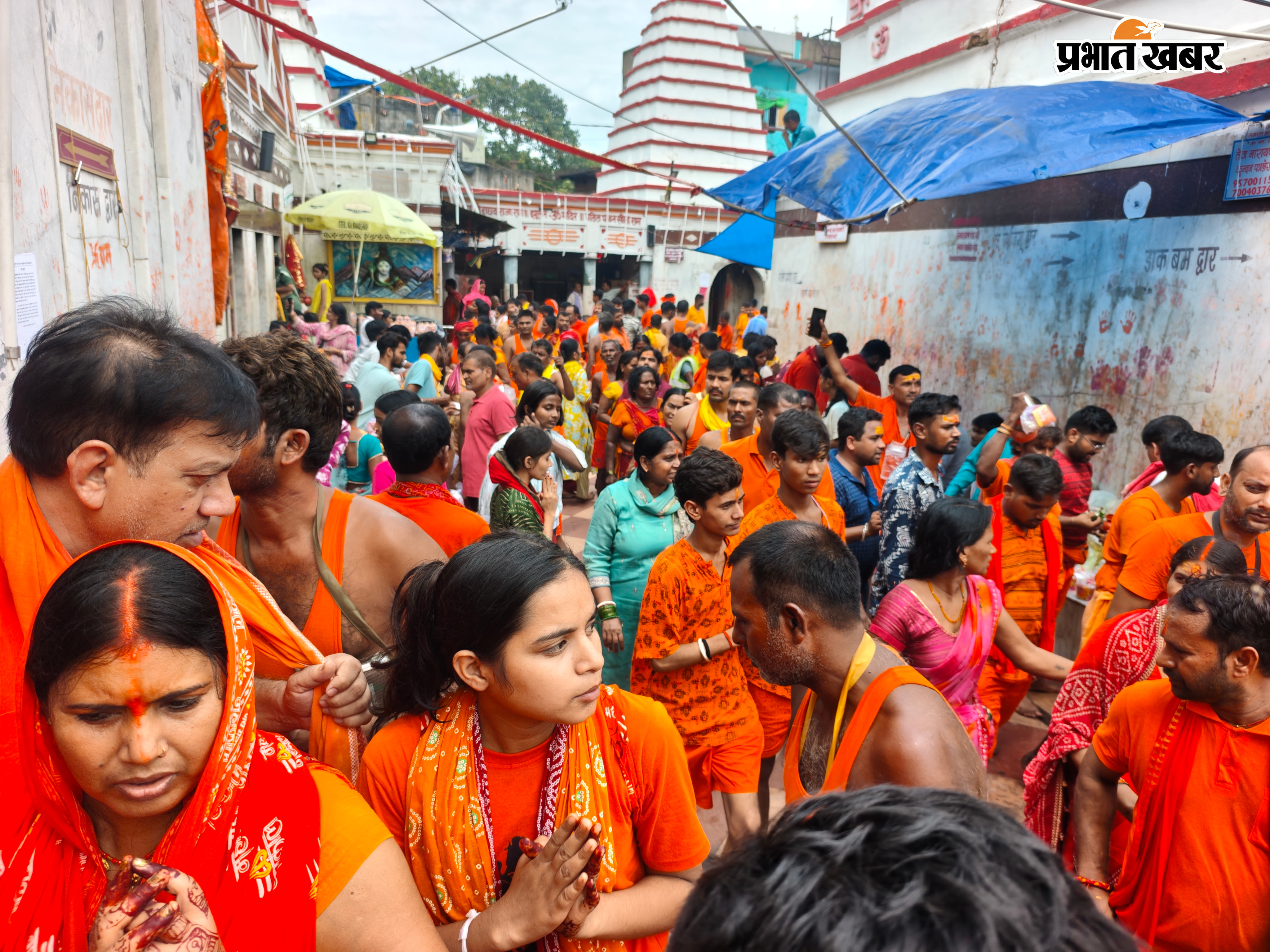 बासुकिनाथ मंदिर में श्रद्धालुओं की भीड़, कतारबद्ध श्रद्धालु, आरती करते भक्त | Prabhat Khabar Network