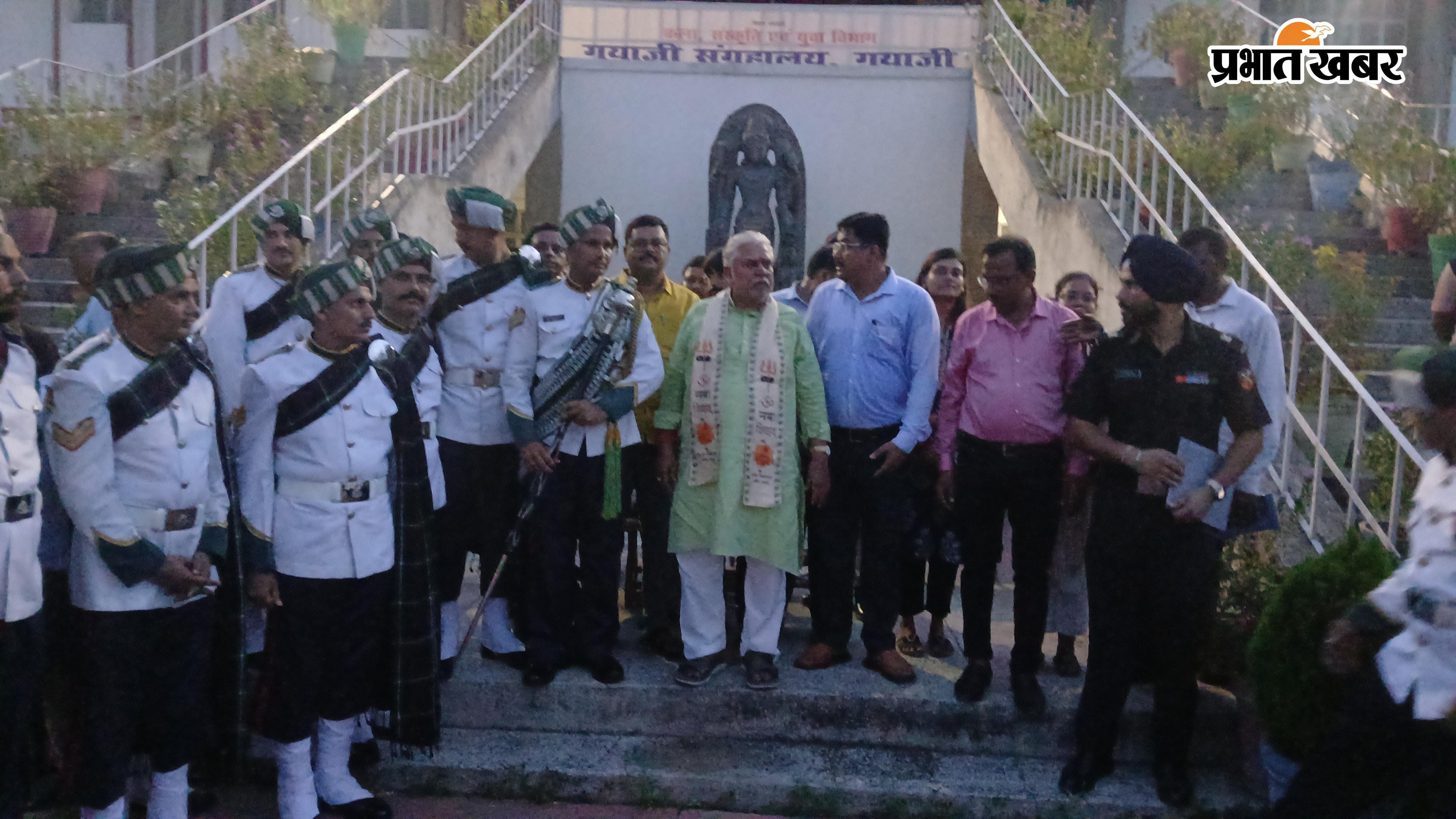 गया संग्रहालय में मिलिट्री बैंड की शानदार प्रस्तुति, डॉ. प्रेम कुमार ने कलाकारों को दी बधाई | Prabhat Khabar Network