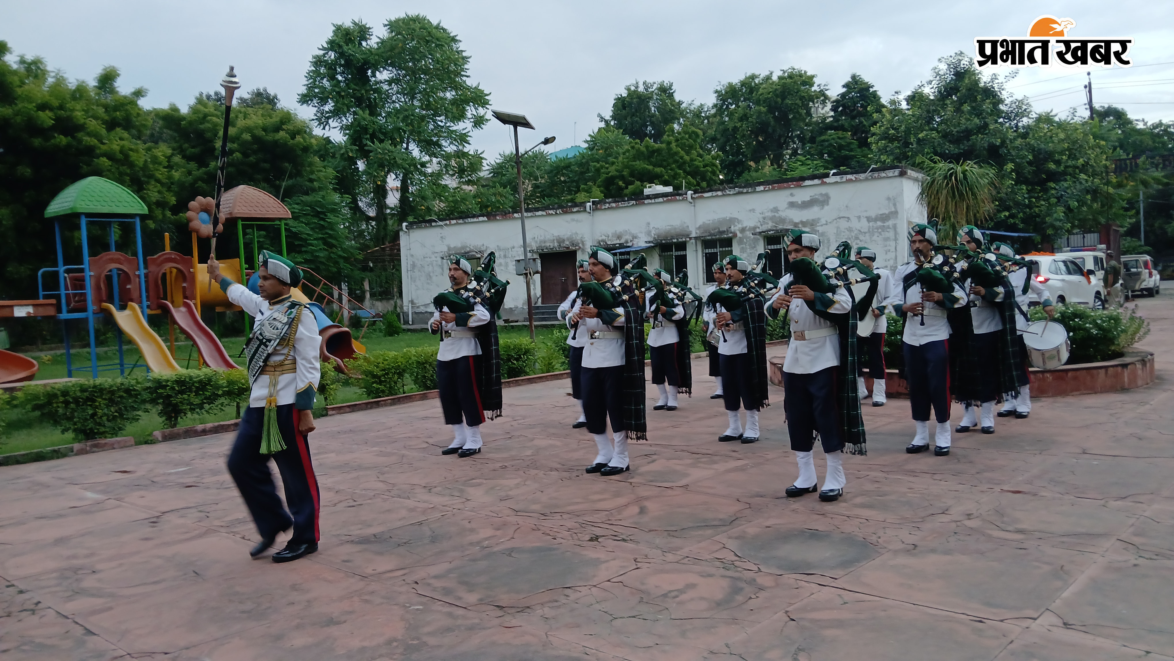 गया संग्रहालय में मिलिट्री बैंड की शानदार प्रस्तुति, डॉ. प्रेम कुमार ने कलाकारों को दी बधाई | Prabhat Khabar Network