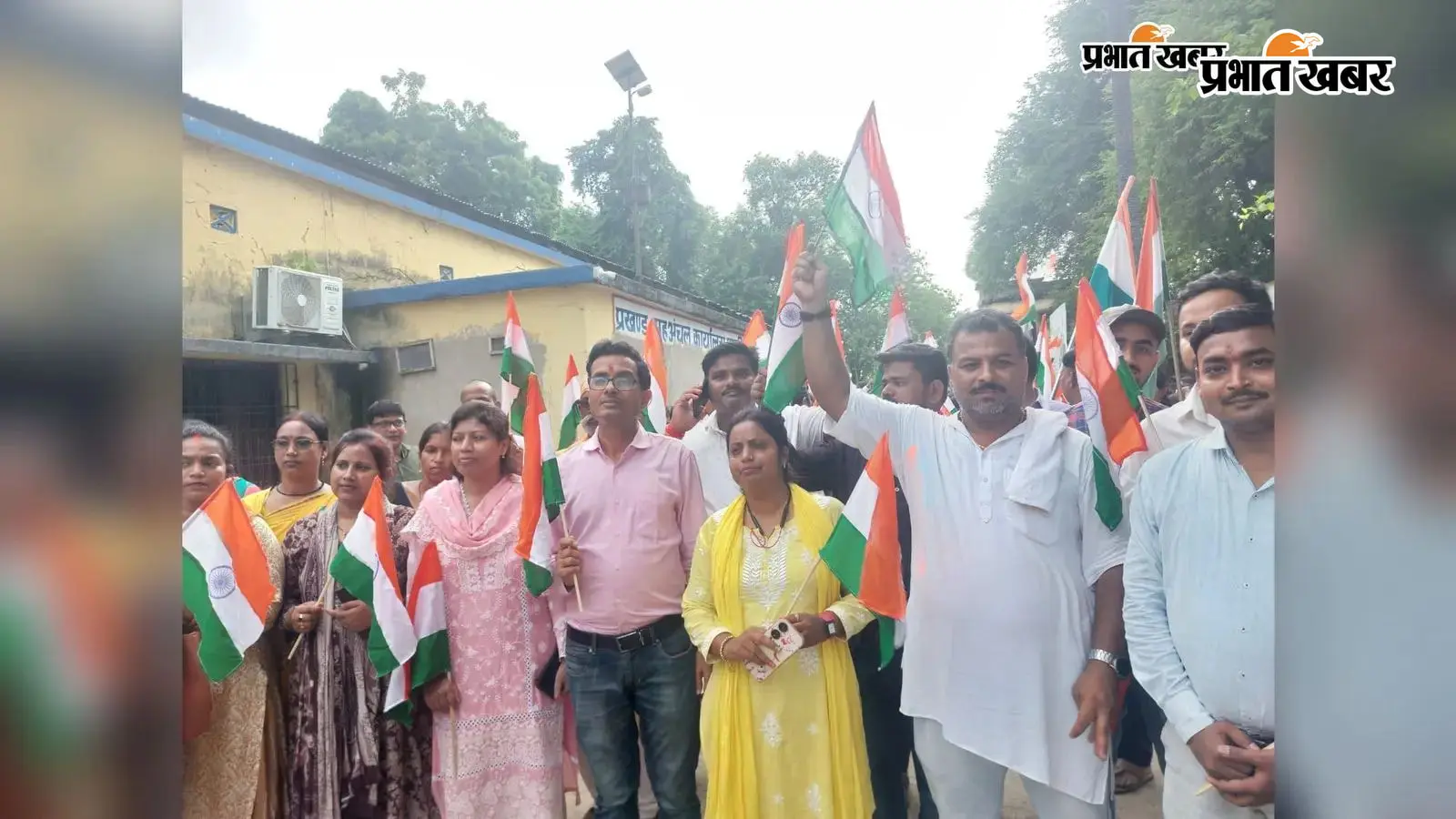 हर घर तिरंगा अभियान के तहत पकरीबरावां में निकली तिरंगा यात्रा