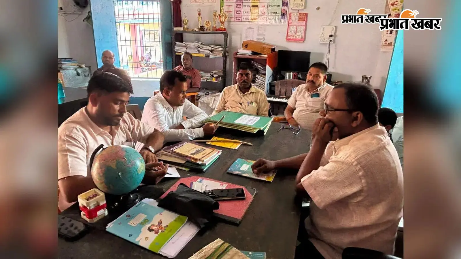 चंदाबारा मध्य विद्यालय में उपस्थिति को लेकर बड़ा अंतर, बीस सूत्री टीम ने जांच और कार्रवाई की मांग की