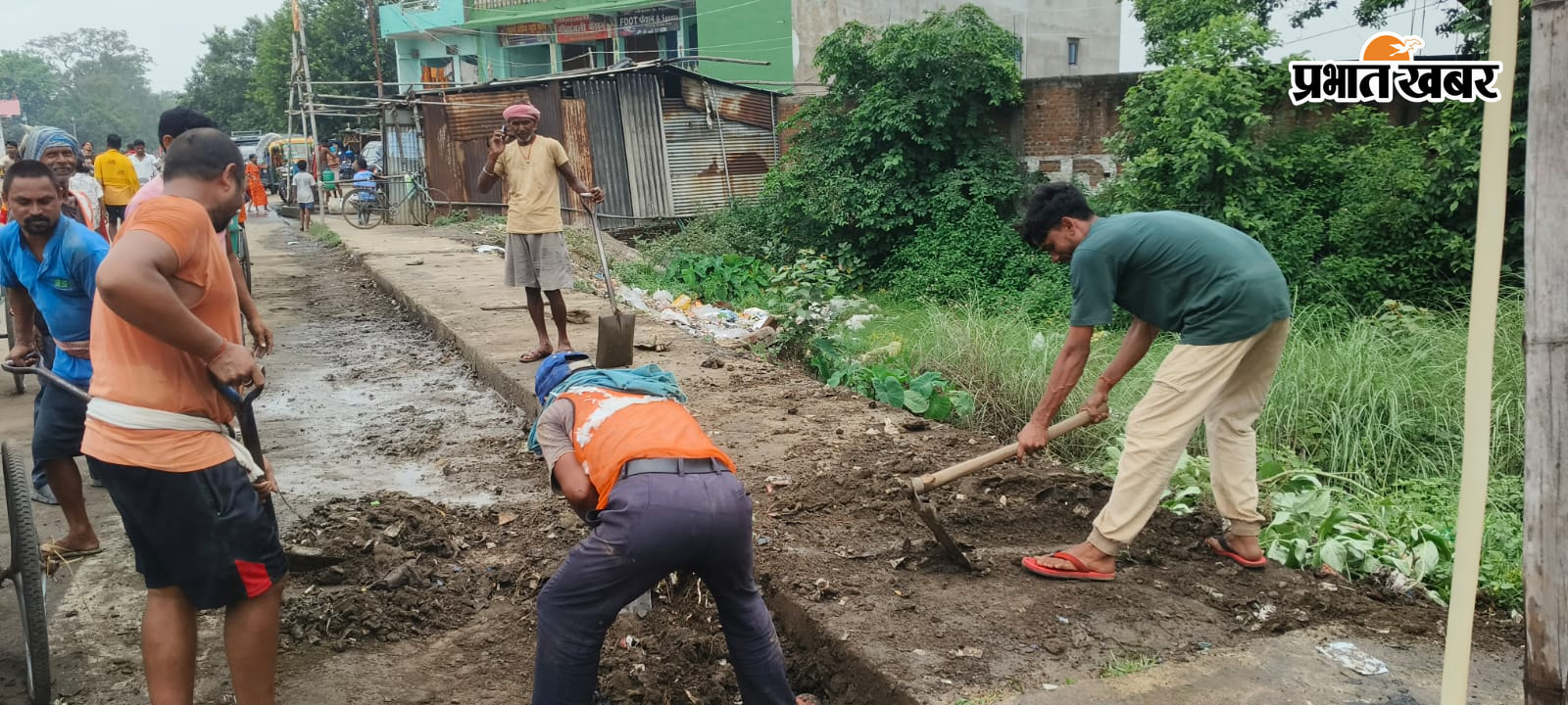 पंजवारा में स्वतंत्रता दिवस की तैयारी तेज: सफाई अभियान से चमके स्कूल, मंदिर और थाना परिसर, बाजार में लहराएगा तिरंगा | Prabhat Khabar Network
