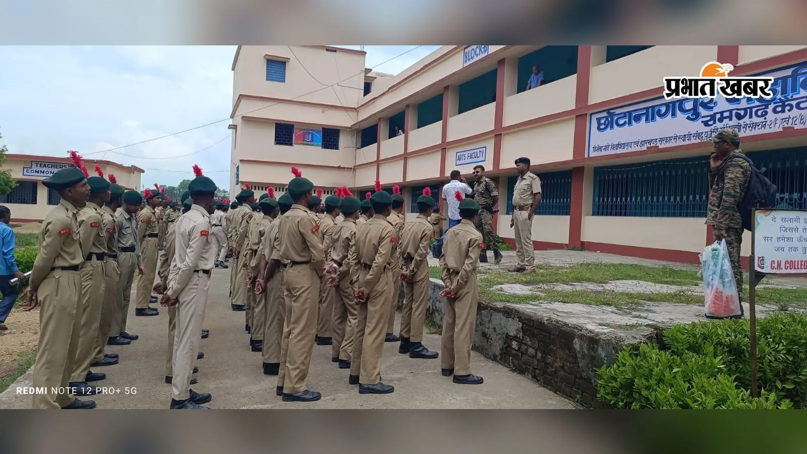 रामगढ़ में स्कूल-कॉलेज और संवेदनशील स्थानों पर पुलिस चला रही जागरूकता अभियान