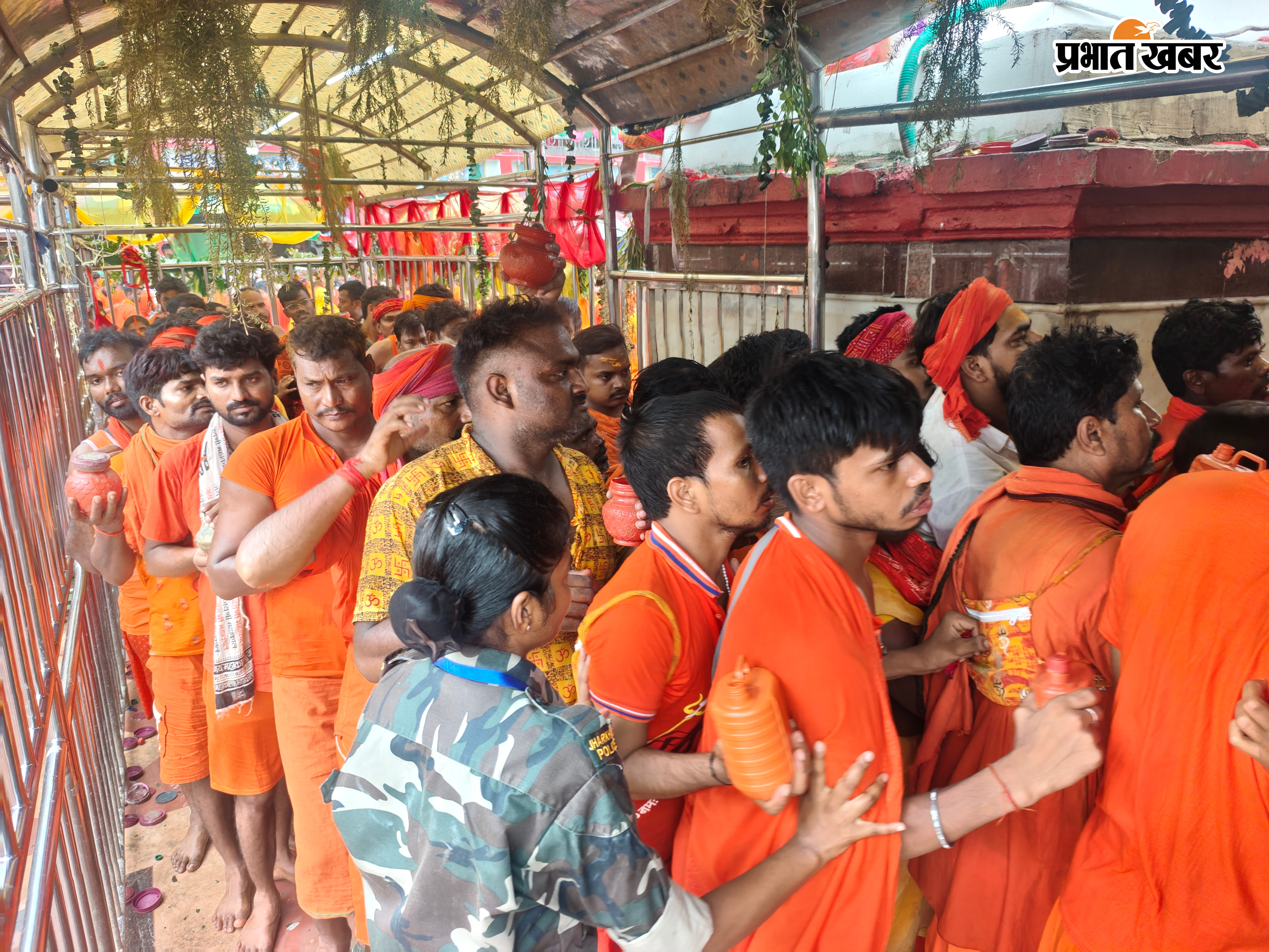 बासुकिनाथ मंदिर में भक्तों की भीड़, कतारबद्ध श्रद्धालु | Prabhat Khabar Network