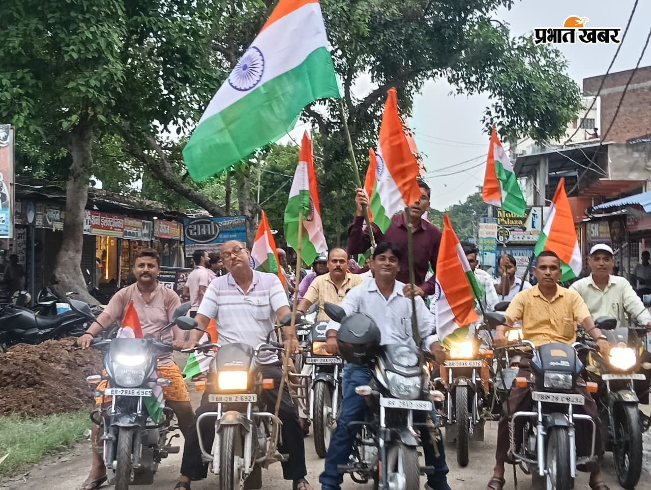 सासामुसा बाजार में निकाली गई भव्य तिरंगा यात्रा | Prabhat Khabar Network