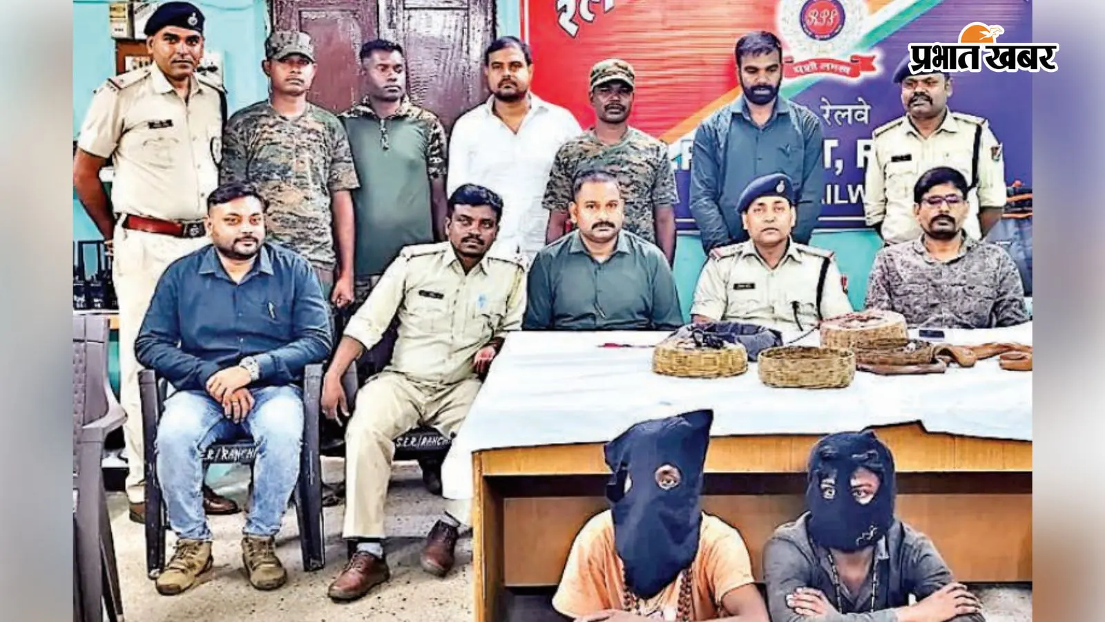 रांची: रेलवे स्टेशन पर पांच सांपों के साथ दो लोग हिरासत में