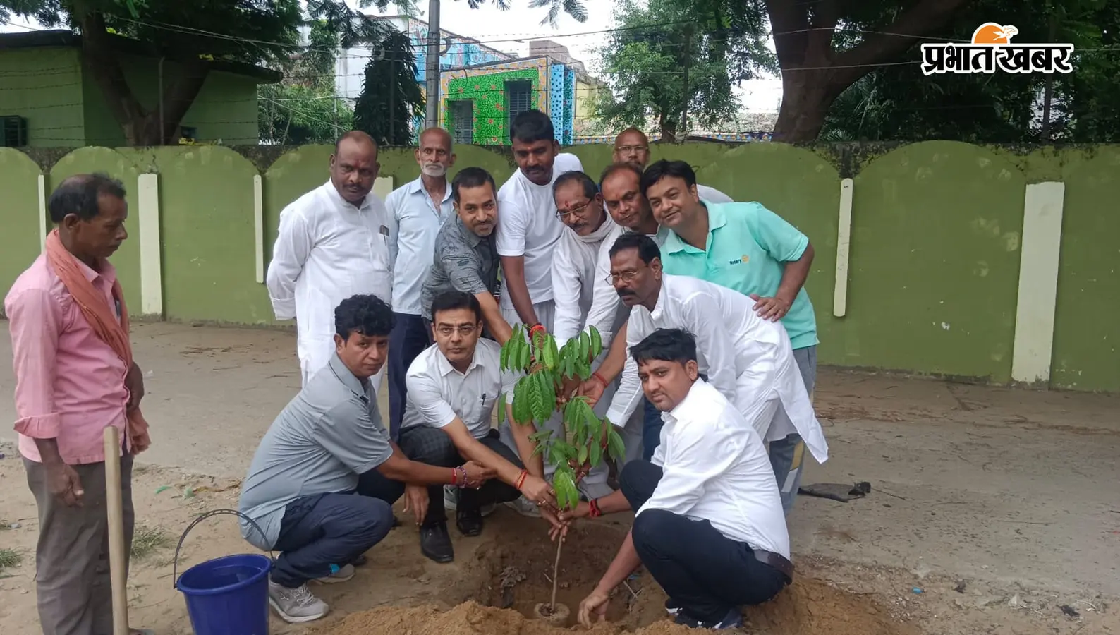 तिरंगा यात्रा से पहले केआरके मैदान में पौधारोपण, पर्यावरण संरक्षण का दिया संदेश
