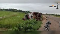राजनगर : नामीबेड़ा में आयरन लदा ट्रक पलटा