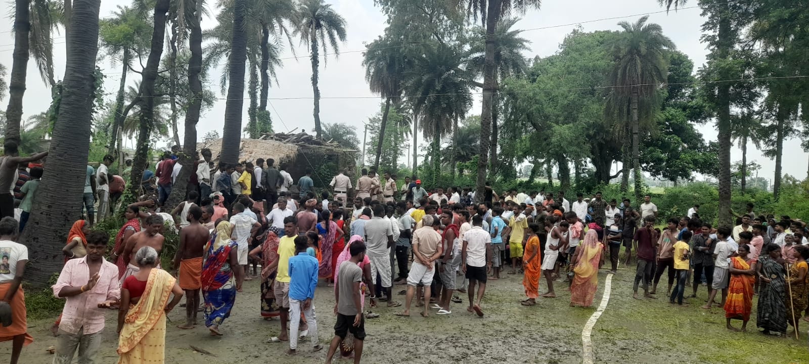 घटनास्थल पर मौजूद ग्रामीण