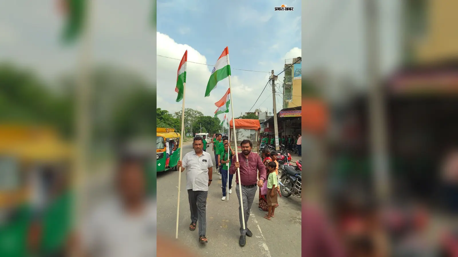 सारण : बनियापुर में तिरंगे के साथ निकले सैकड़ों बच्चे, भारत माता की जय से गूंजा बाजार