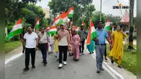 हाथों में तिरंगा थामे सड़कों पर उतरे बुजुर्ग, DM अंशुल कुमार बोले- 'वरिष्ठ नागरिकों की सुरक्षा और पुनर्वास हमारी प्राथमिकता'