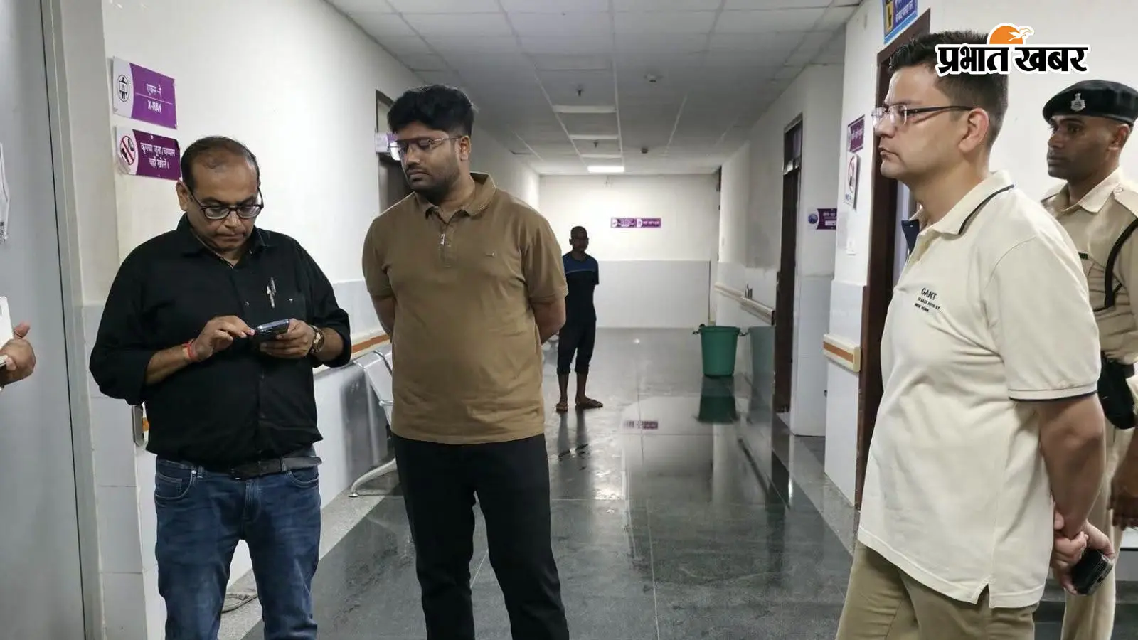 रात में अचानक मुंगेर मॉडल अस्पताल पहुंचे डीएम, लापरवाही पर डॉक्टरों का वेतन रोकने का दिया निर्देश
