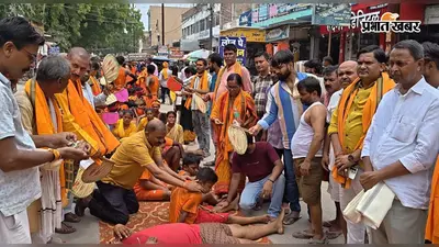 महुआ में निकाली गई 14 किलोमीटर लंबी दांडी कांवड़ यात्रा,हर-हर महादेव के नारे से गूंजा इलाका