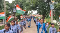 लहोरिया सादपुर में बच्चों ने निकाली तिरंगा यात्रा, भारत माता की झांकी बनी आकर्षण, गूंजे देशभक्ति के नारे