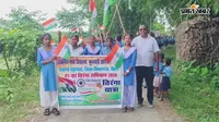 खनियाबाद में स्कूली बच्चों की तिरंगा यात्रा ने जीता लोगों का दिल, गांव-गांव गूंजा राष्ट्रप्रेम का संदेश
