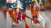 12 साल की मन्नत,कांवर में बैठा मासूम!अनोखी मन्नत पूरा करने बाबा के दरबार पहुंचा परिवार