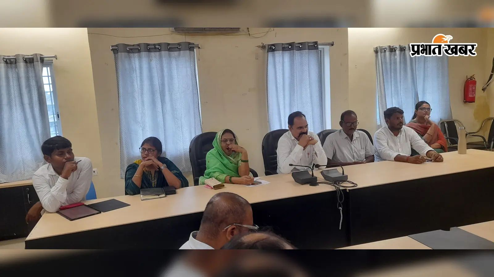 प्रतापगंज पंचायत समिति बैठक में पैक्स भुगतान पर बवाल, बीसीओ के जवाब से नाराज हुए जनप्रतिनिधि