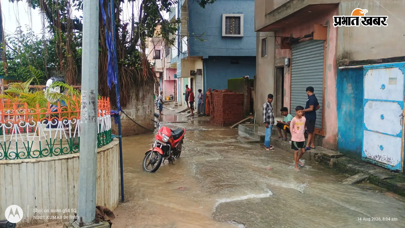 लातेहार: मूसलाधार बारिश से पूरा जिला जलमग्न, शहर से लेकर गांव तक घरो मे घुसा पानी